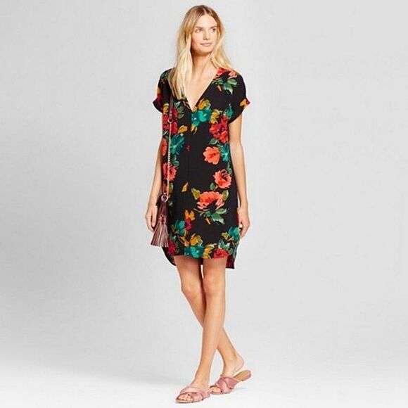 A New Day Floral Short Sleeve V-Neck Dress - Picture 2 of 16